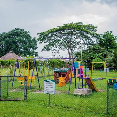 ホテル Nelson Mandela Gardens Okpanam エクステリア 写真