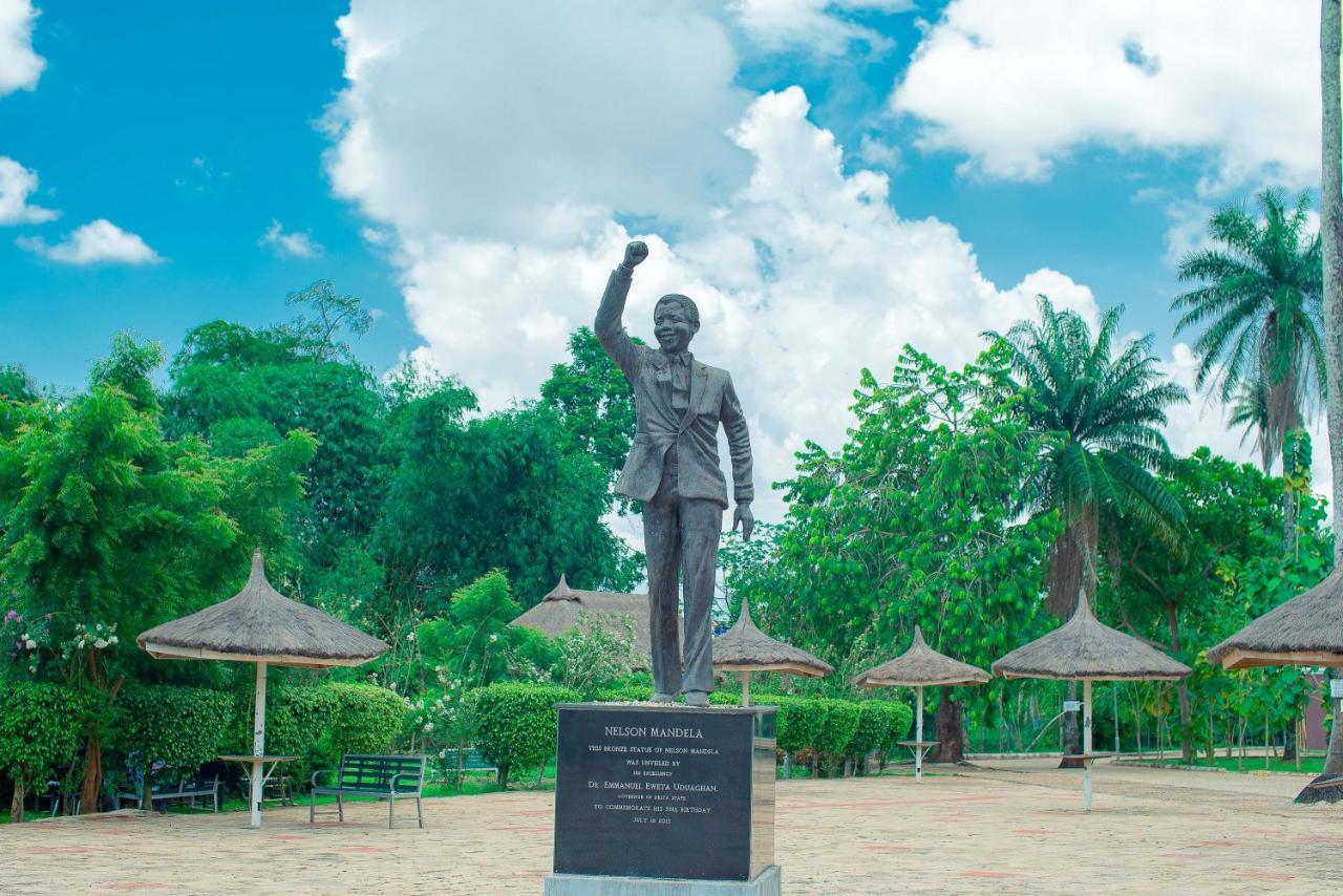ホテル Nelson Mandela Gardens Okpanam エクステリア 写真